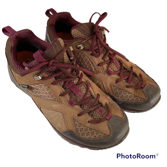 Merrell Shoes - MERRELL Women’s hiking shoe sneaker Vibram tread brown and purple size 8